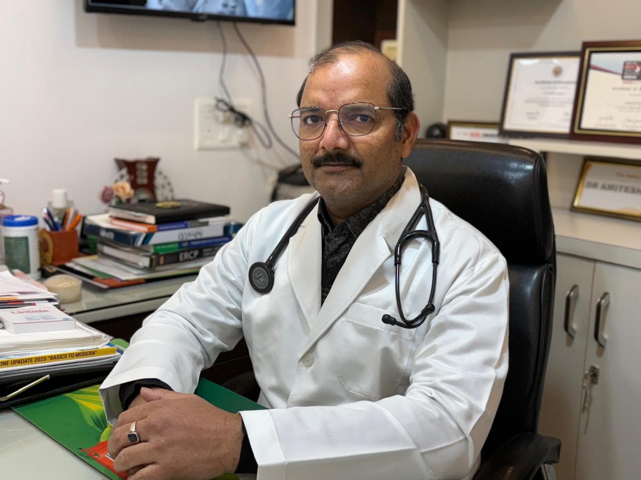 Dr. Amitesh Kumar, Gastroenterologist & Hepatologist